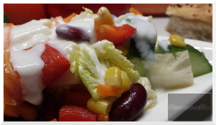 Spezialsalat mit Joghurtdressing