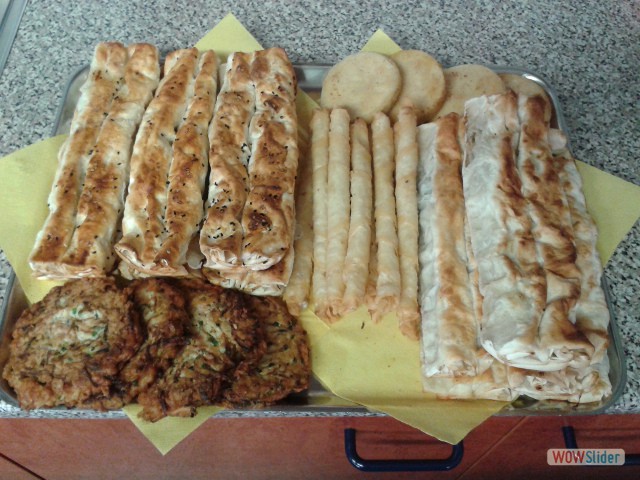 Beispiel: Börek-, Käserolle-, Gemüsepuffer- und Saganaki-Platte